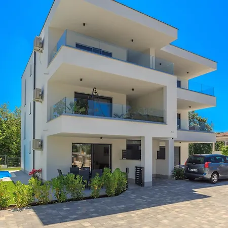 Apartment Larissa Njivice